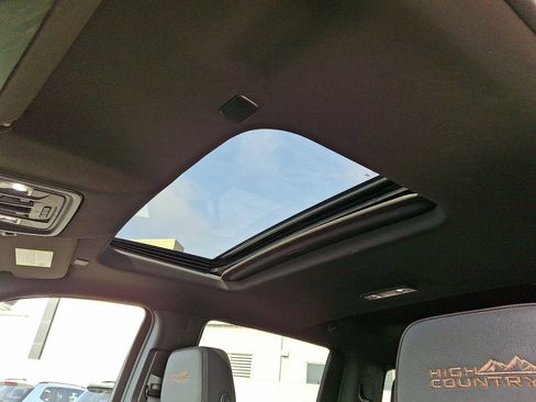 Used 2025 Chevrolet Silverado 1500 High Country image 25