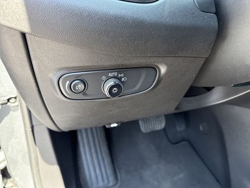 Used 2023 Chevrolet Equinox LT image 16