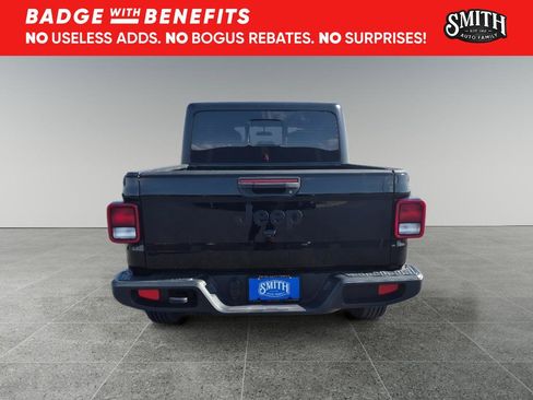 Used 2023 Jeep Gladiator Sport AWD/4WD image 5