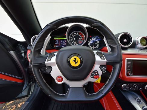Used 2015 Ferrari California T RWD image 43