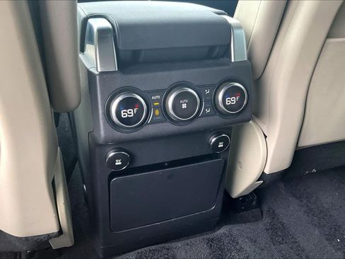 Used 2019 Land Rover Discovery SE AWD/4WD image 35