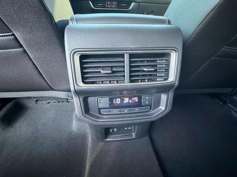 Used 2025 Volkswagen Atlas SE AWD/4WD image 19