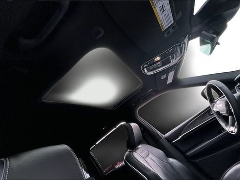 Used 2023 Jeep Grand Cherokee Overland w/ Advanced Protech Group III image 19