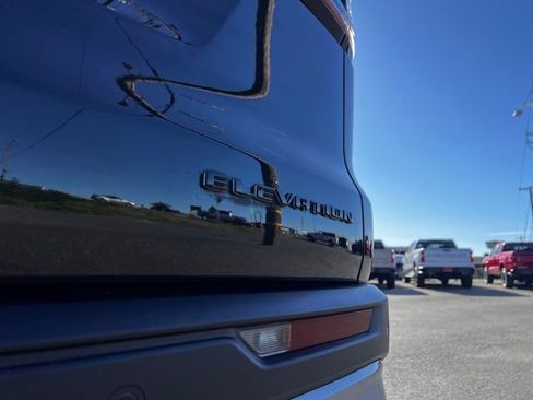 Used 2024 GMC Acadia Elevation image 7