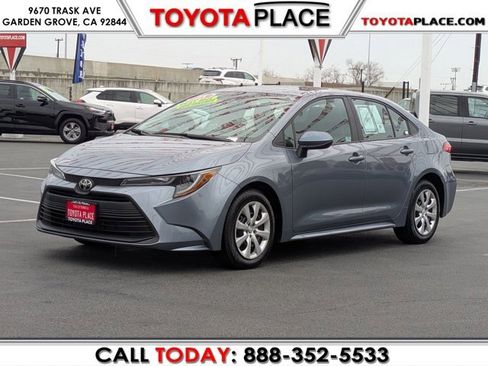 Used 2025 Toyota Corolla LE image 1