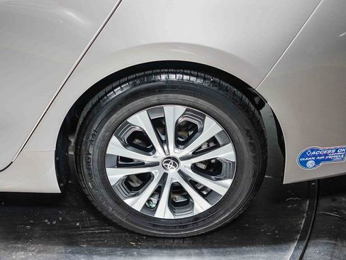 Used 2022 Toyota Prius Prime LE image 12