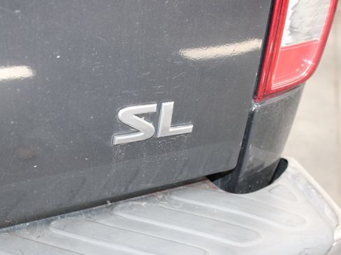 Used 2014 Nissan Frontier SL w/ SL Moonroof Package RWD image 14