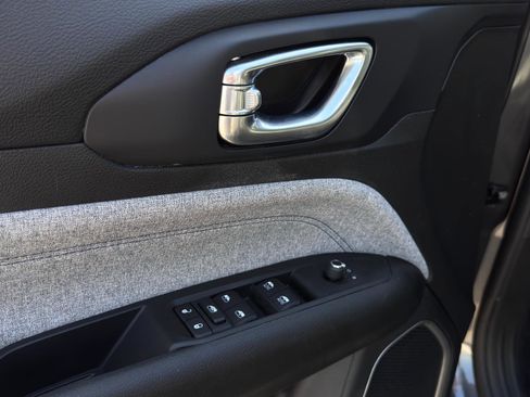 Used 2022 Jeep Compass Latitude image 14