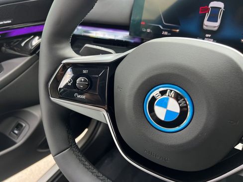 Used 2024 BMW i5 eDrive40i w/ Convenience Package image 45