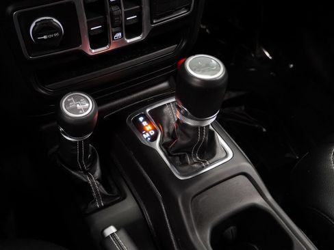 Used 2018 Jeep Wrangler Unlimited Sahara w/ Uconnect 4C Nav & Sound Group AWD/4WD image 40