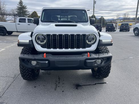 Used 2024 Jeep Gladiator Mojave image 5