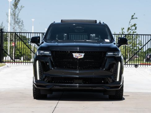 Used 2023 Cadillac Escalade V AWD/4WD image 3