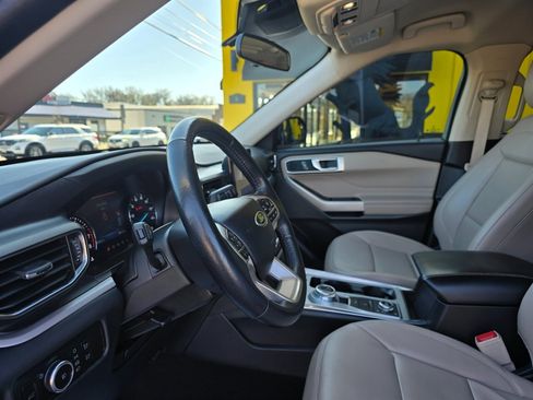 Used 2023 Ford Explorer XLT w/ Equipment Group 202A image 18
