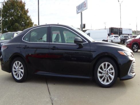 Used 2024 Toyota Camry LE image 5