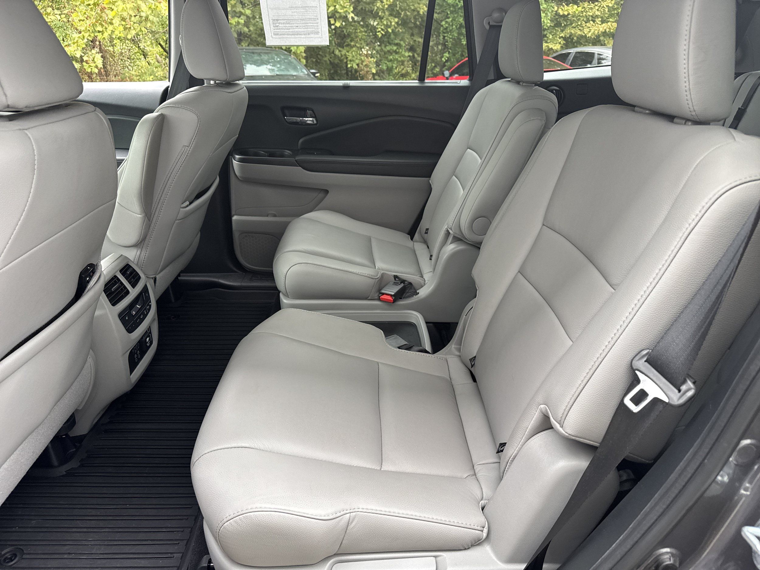 Used 2021 Honda Pilot Touring image 12