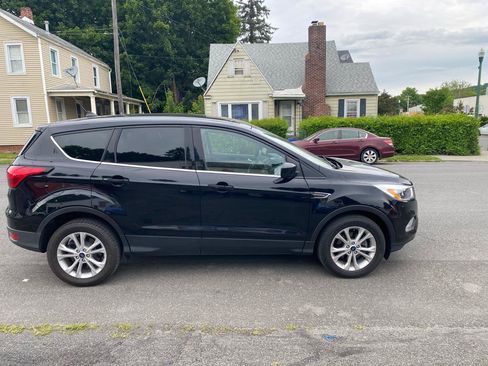 Used 2019 Ford Escape SE FWD image 4