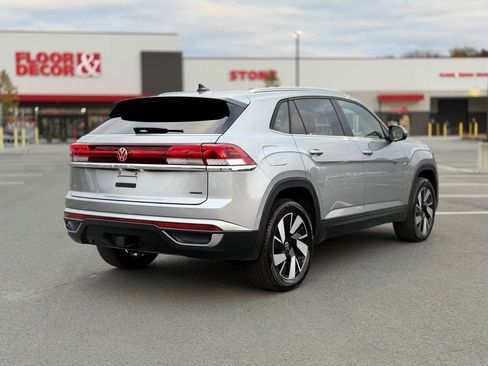 Used 2025 Volkswagen Atlas Cross Sport SE image 7