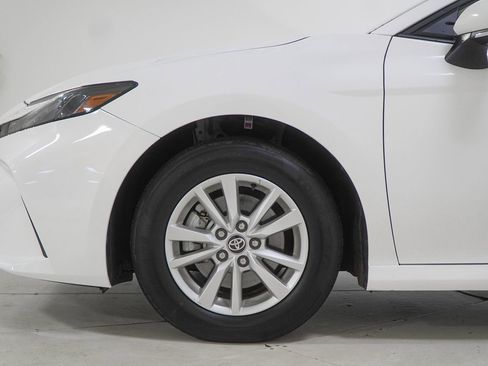 Used 2025 Toyota Camry LE AWD/4WD image 16