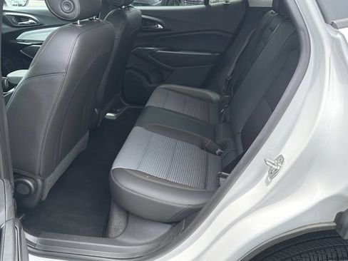 Used 2025 Chevrolet Trax LT w/ LT Convenience Package FWD image 20