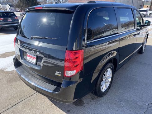 Used 2018 Dodge Grand Caravan SXT image 9