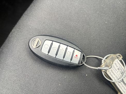Used 2025 Nissan Altima 2.5 SV FWD image 21