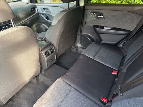 Used 2023 Nissan Rogue SV image 14