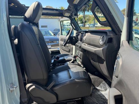 Used 2023 Jeep Wrangler Sahara image 35
