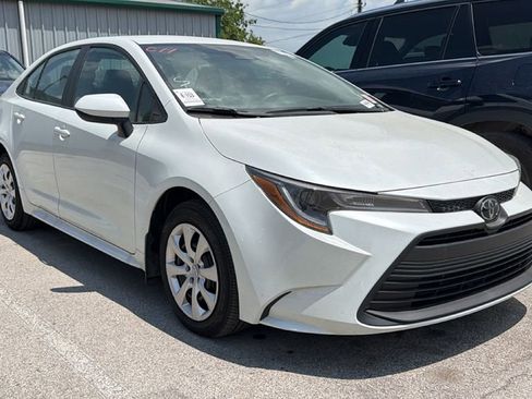 Used 2026 Toyota Corolla LE FWD image 3