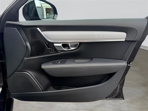 Used 2020 Volvo S90 T6 R-Design image 34