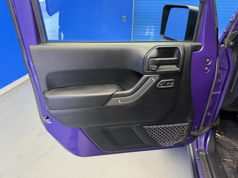 Used 2018 Jeep Wrangler Sport AWD/4WD image 9