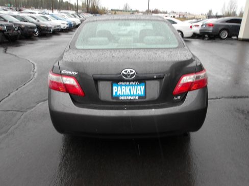 Used 2009 Toyota Camry LE image 4