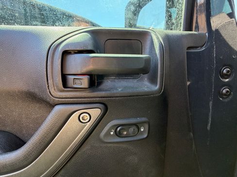 Used 2017 Jeep Wrangler Unlimited Sport AWD/4WD image 8