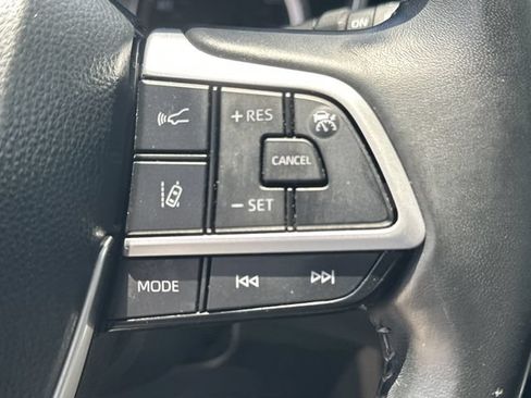 Used 2023 Toyota Highlander XLE FWD image 22