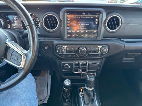 Used 2020 Jeep Gladiator Overland image 17