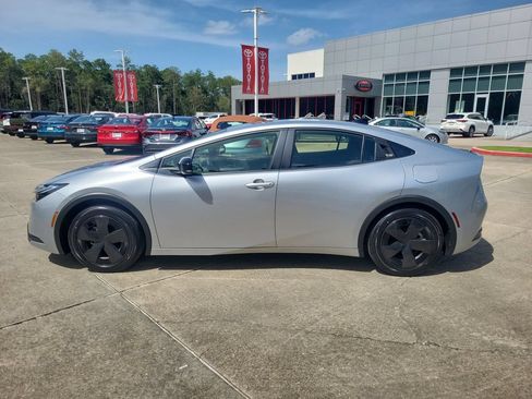 Used 2026 Toyota Prius LE FWD image 2