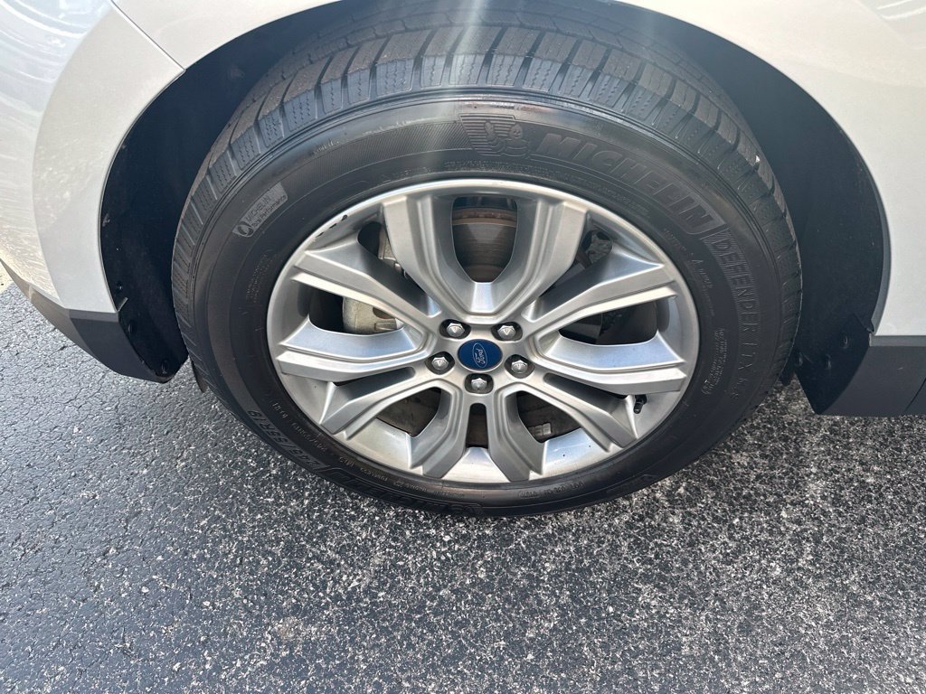 Used 2019 Ford Edge Titanium FWD image 9