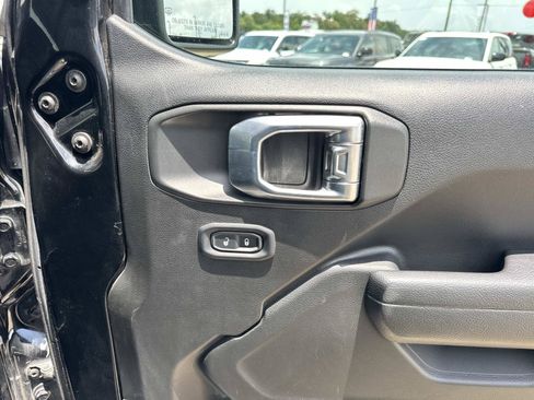 Used 2022 Jeep Gladiator Sport AWD/4WD image 14