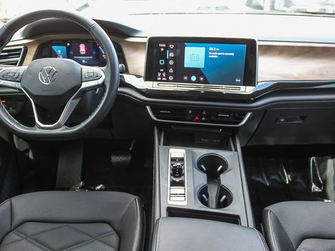 Used 2025 Volkswagen Atlas SE image 13