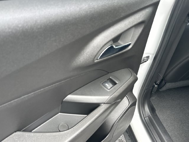 Used 2025 Chevrolet Trax ACTIV w/ Sunroof Package FWD image 13