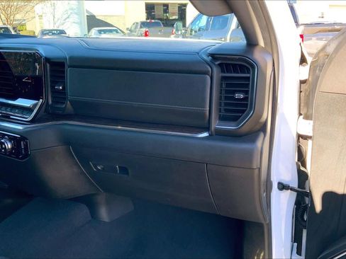 Used 2024 GMC Sierra 1500 SLE image 17