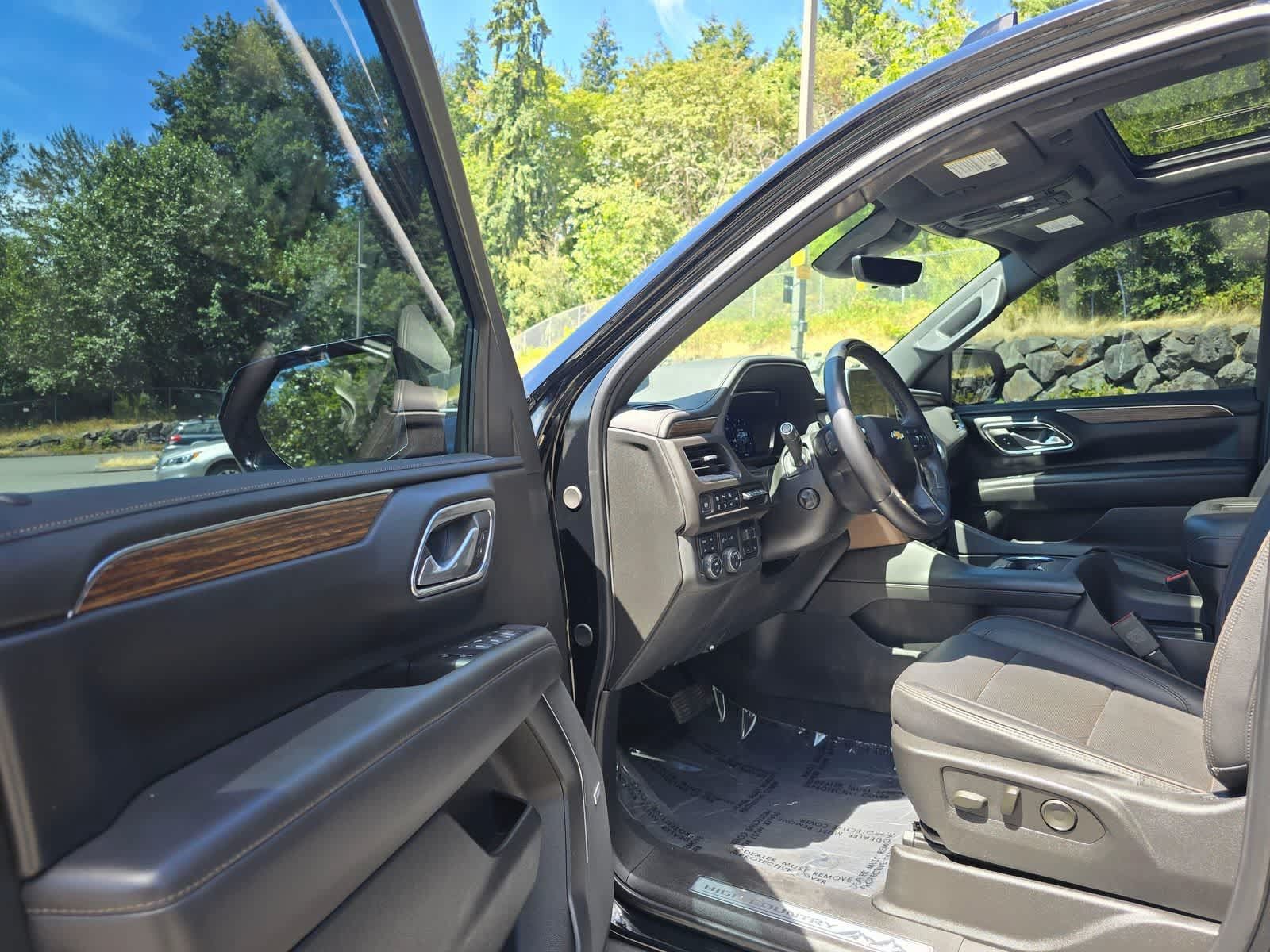 Used 2023 Chevrolet Tahoe High Country w/ Advanced Technology Package AWD/4WD image 23