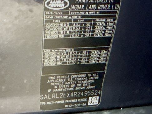 Used 2024 Land Rover Discovery Dynamic SE AWD/4WD image 35