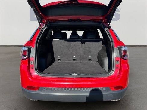 Used 2024 Jeep Compass Latitude image 14