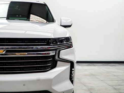 Used 2024 Chevrolet Suburban LT RWD image 4