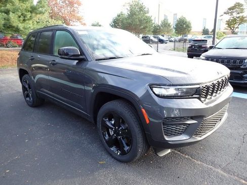 New 2025 Jeep Grand Cherokee Altitude image 8