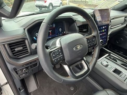 Used 2024 Ford Expedition Platinum image 32
