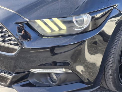 Used 2017 Ford Mustang Premium image 9