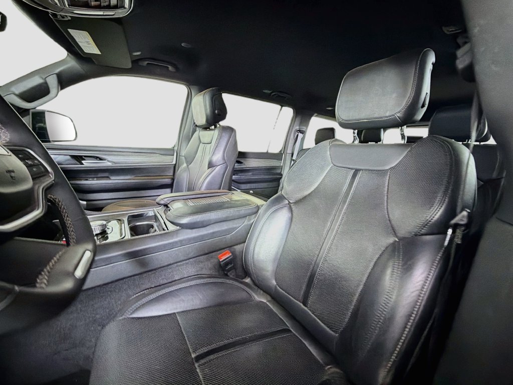 Used 2024 Jeep Wagoneer Series II AWD/4WD image 14