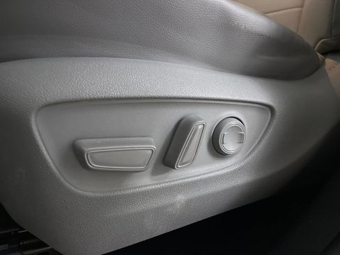 Used 2021 Toyota Highlander XLE image 13