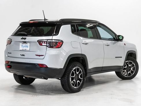 Used 2025 Jeep Compass Trailhawk AWD/4WD image 33